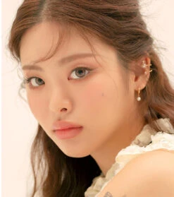 LensMe Make Look Blonty Brown -Contact Lens Shop LensMe Make Look Blonty Brown model 03 b3bd7844 8911 4ae8 9d15 7e9a213cecbe