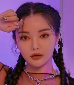 LensMe Makeover Holive Brown -Contact Lens Shop LensMe Makeover Holive Brown 06 model