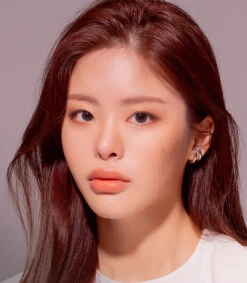 LensMe Make Look Dearble Brown -Contact Lens Shop makelook dearble toric 07 model